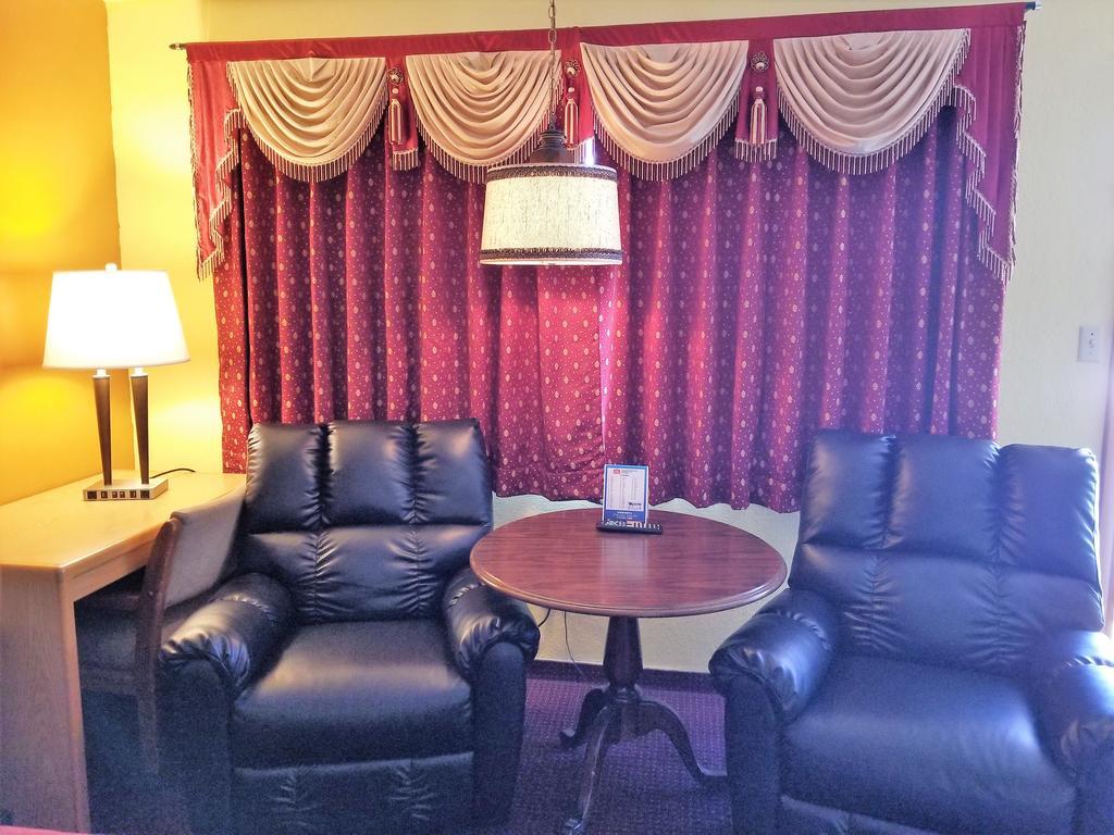 Regency Inn Уинемюка Екстериор снимка