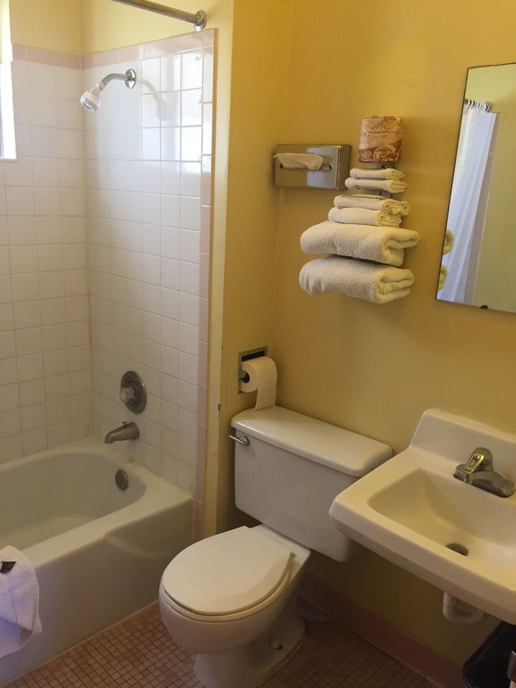 Regency Inn Уинемюка Екстериор снимка